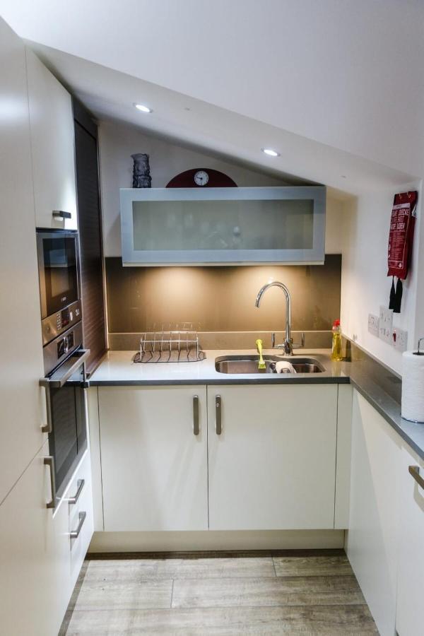 Quiet Ground Floor Mews Flat And Parking Edimburgo Exterior foto