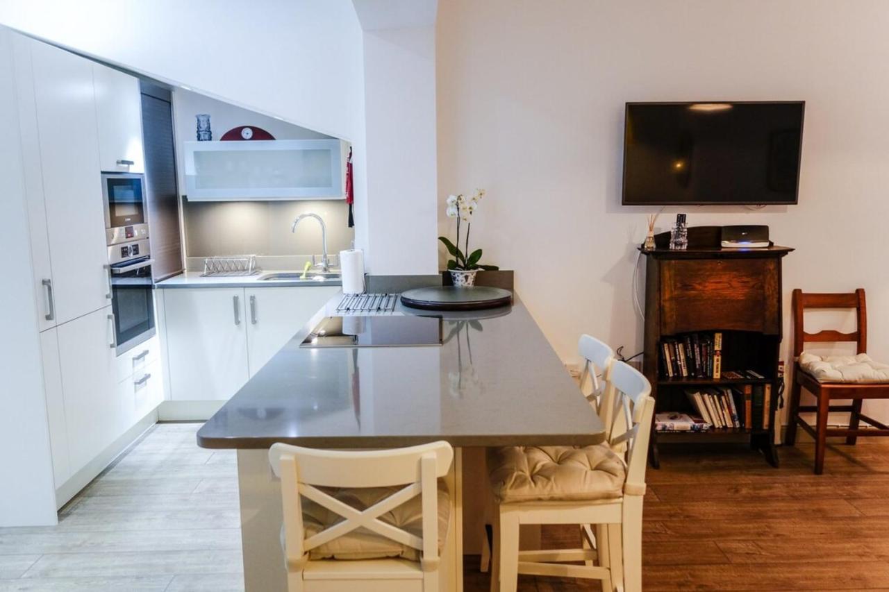 Quiet Ground Floor Mews Flat And Parking Edimburgo Exterior foto