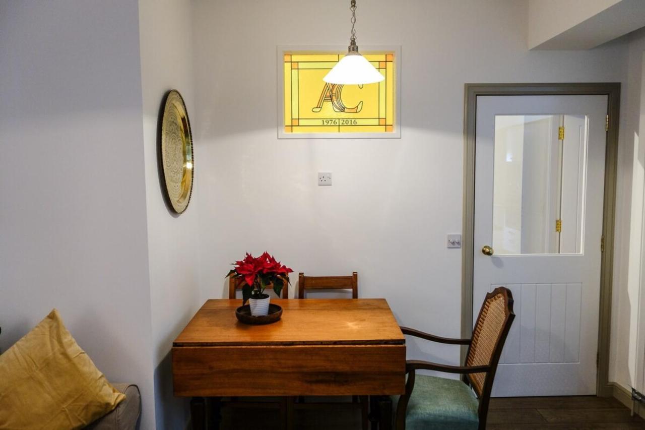 Quiet Ground Floor Mews Flat And Parking Edimburgo Exterior foto